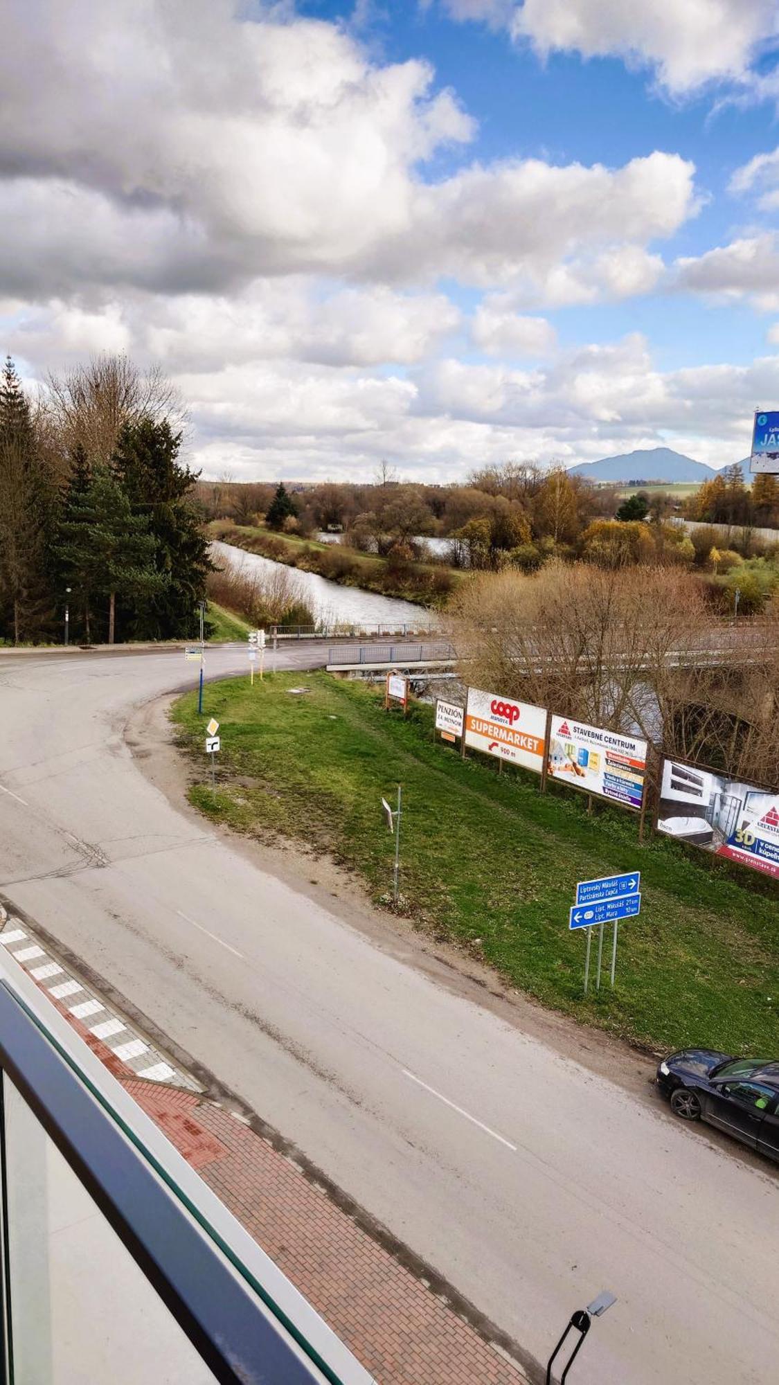 Apartman Nad Riekou Bešeňová Kültér fotó